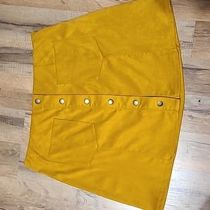 Mustard Yellow Skirt. Functional buttons and pockets Size L. Forever 21 Brand.